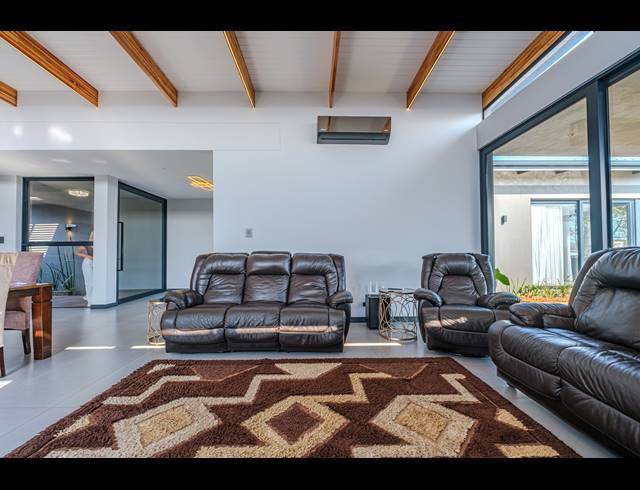 4 BEDROOM FREEHOLD FOR SALE IN SEATON ESTATE